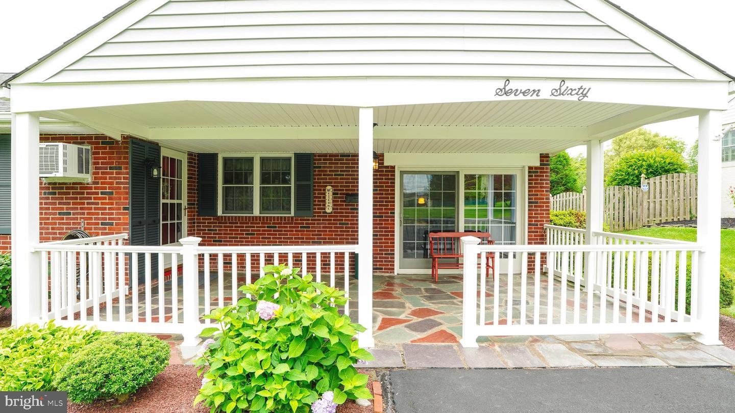 760 Sweetbriar Dr