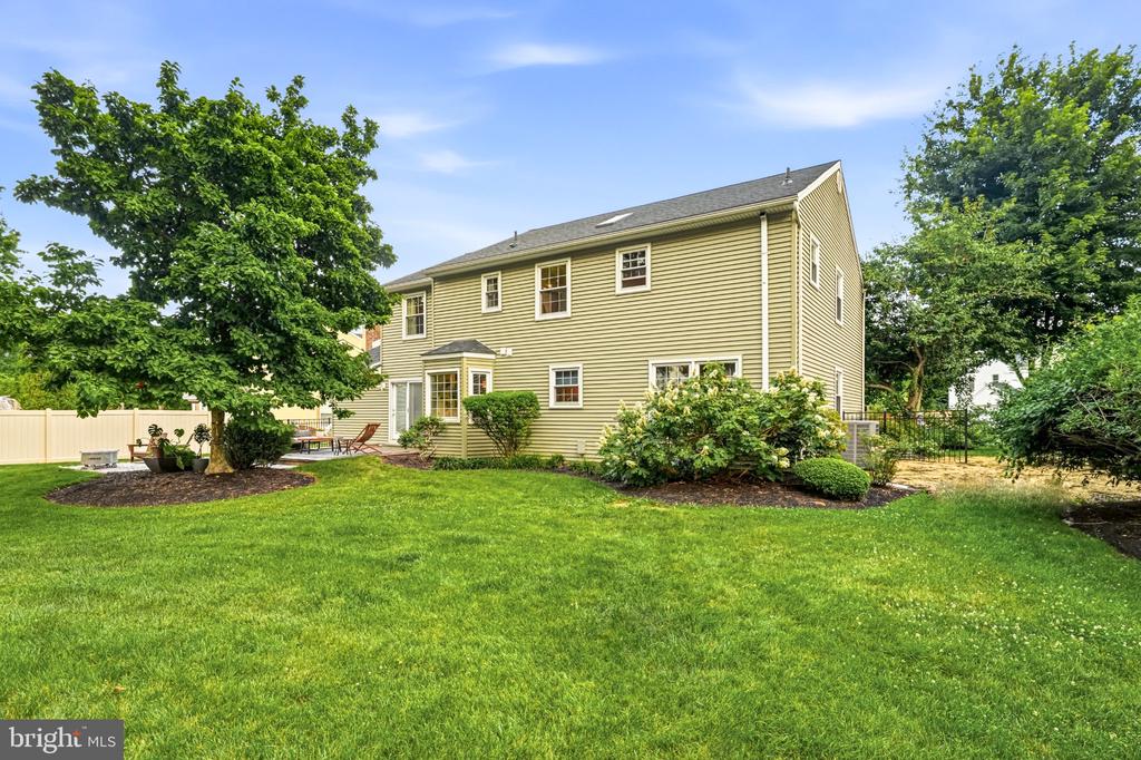 2134 W WELLINGTON ROAD