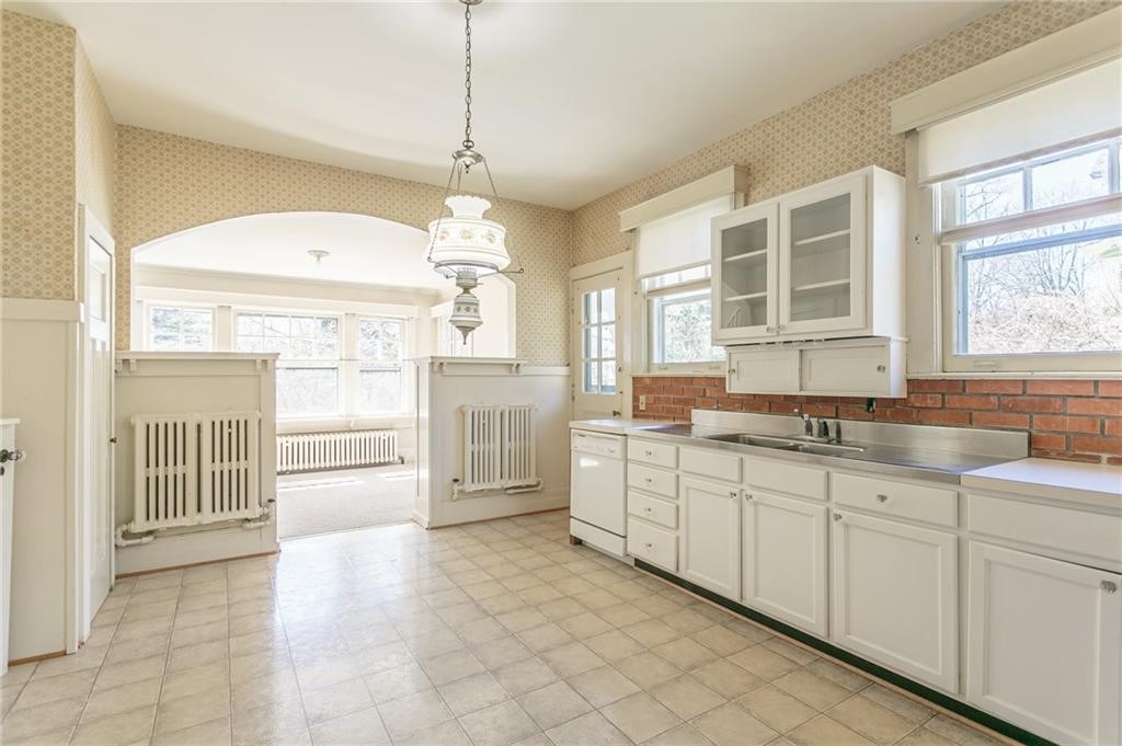 1363 Highland Avenue