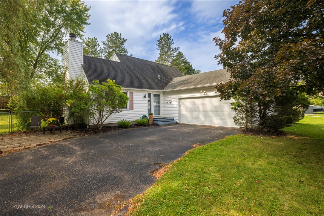 19 Goldenchain Court