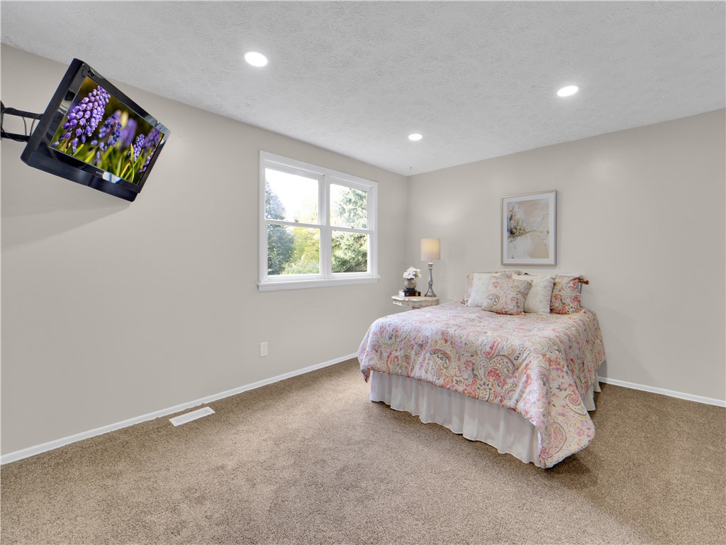 32 Teresa Circle