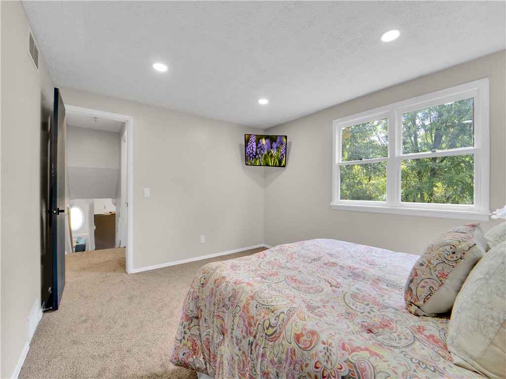 32 Teresa Circle