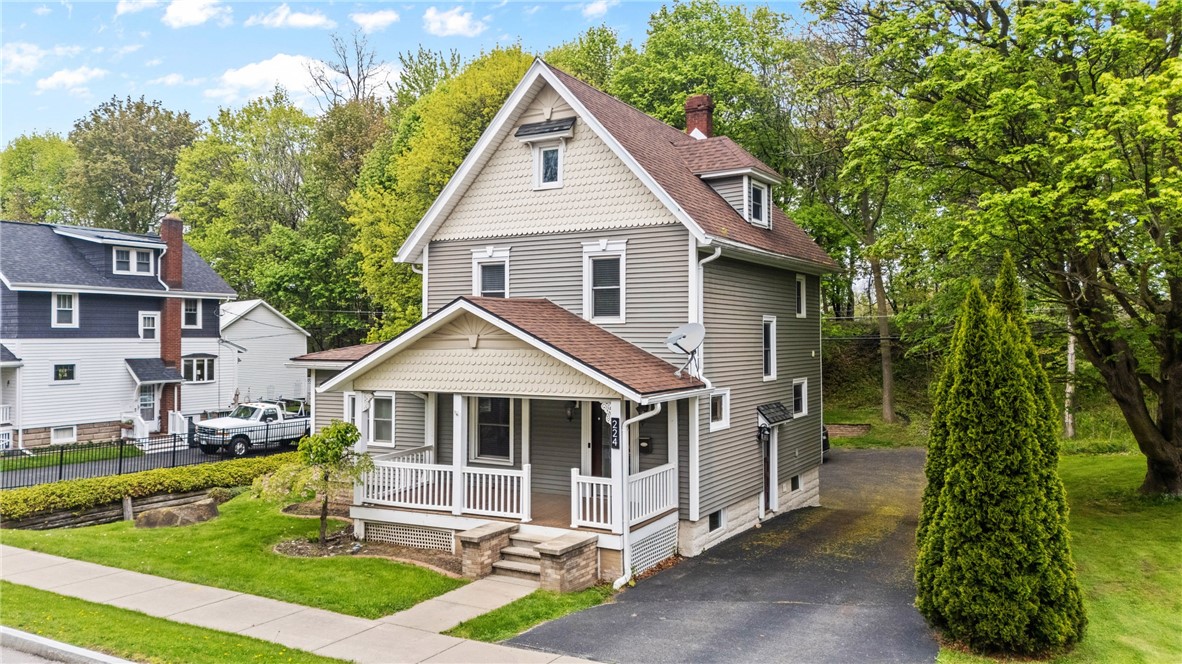 224 Lyell Avenue