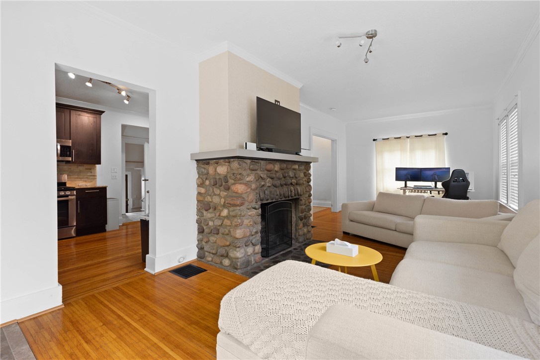 224 Lyell Avenue