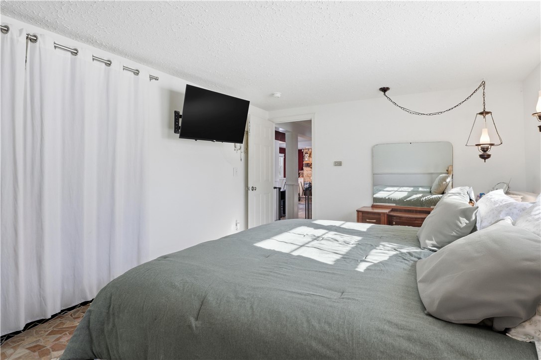 1744 Apple Hollow Lane