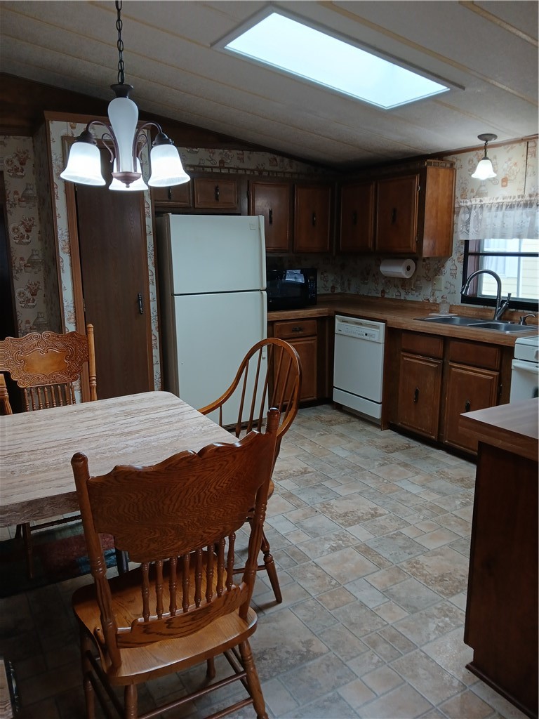 195 Tupper Way 195