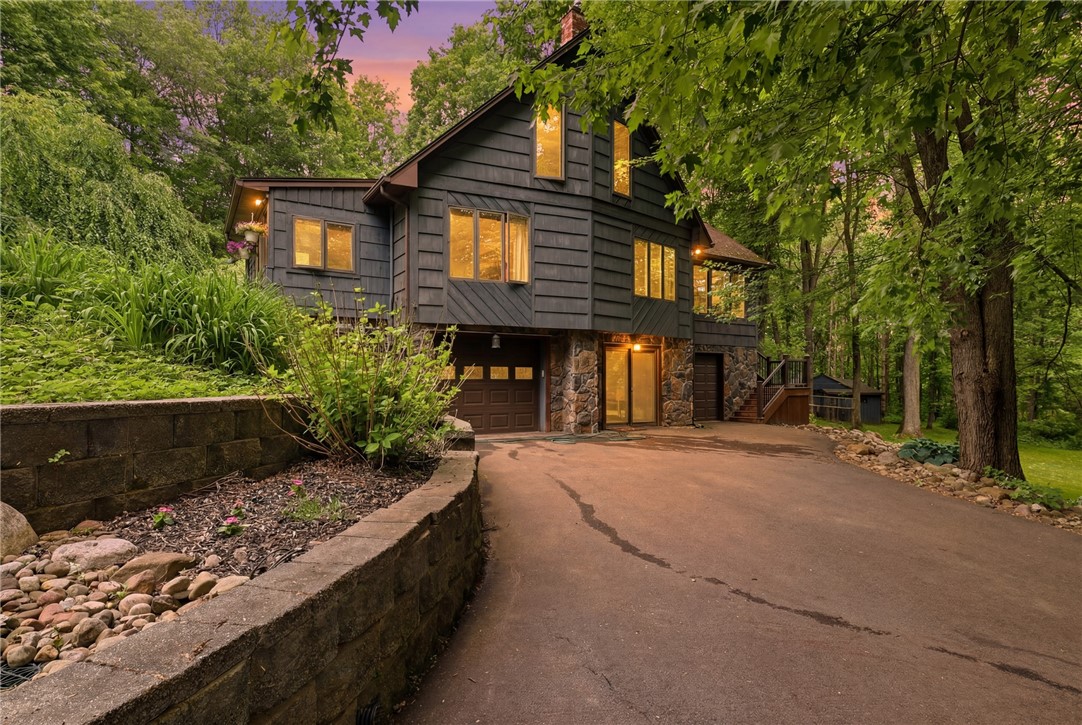 696 Curran Road 702