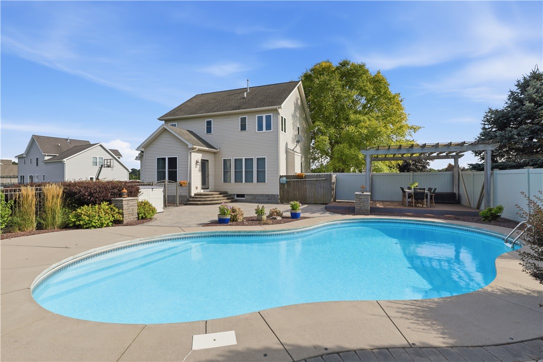 18 King Fisher Drive
