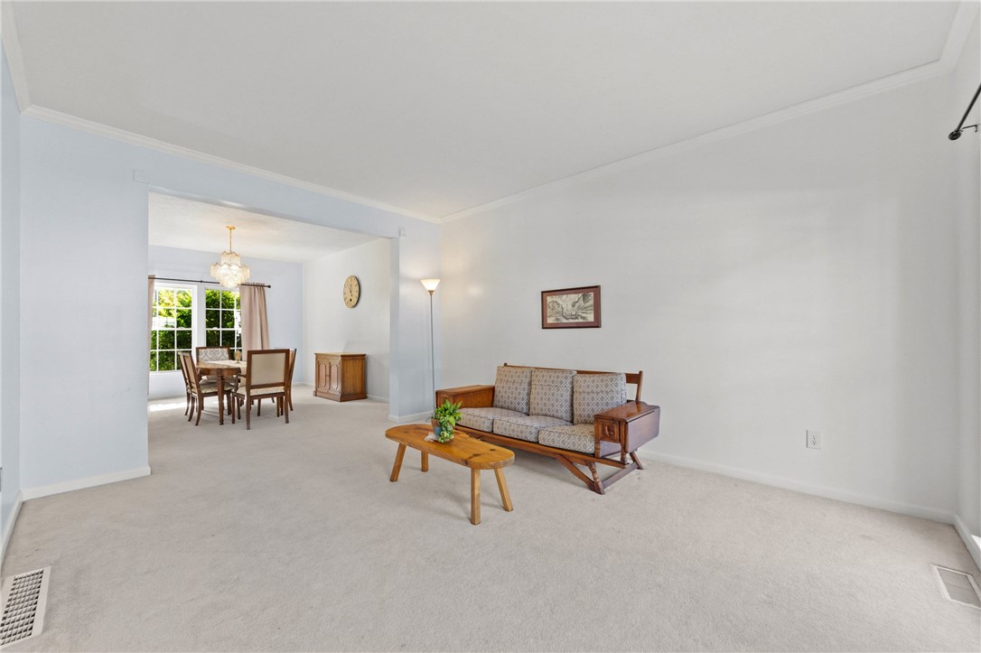 23 Dickinson Crossing