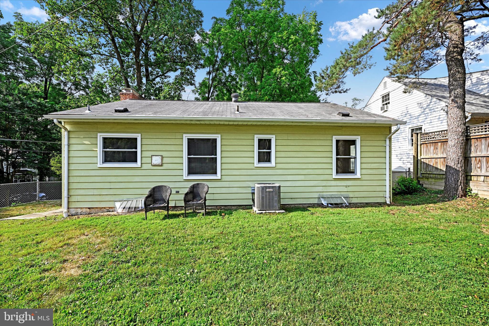 1028 Saint Albans Rd