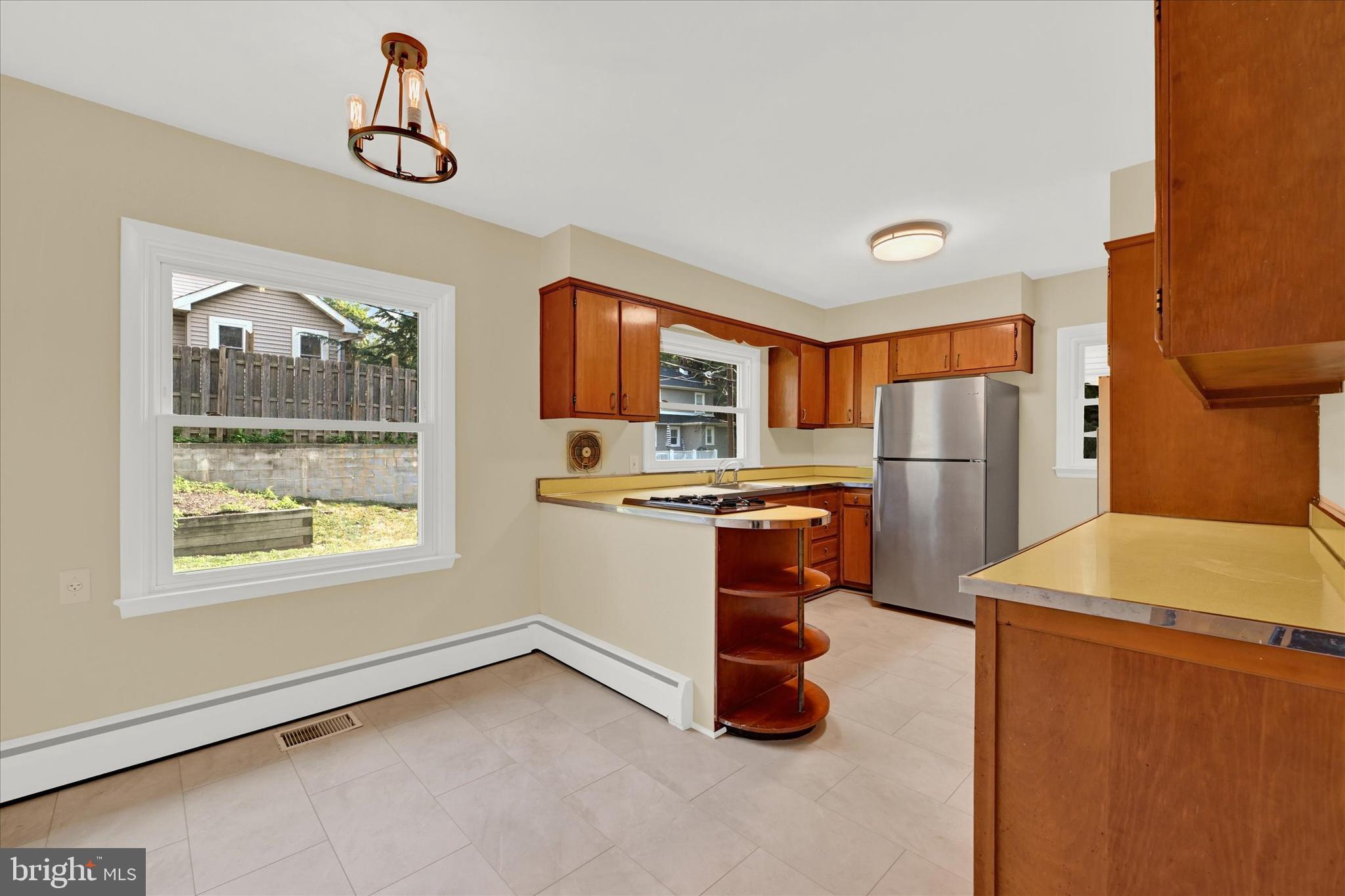 1028 Saint Albans Rd