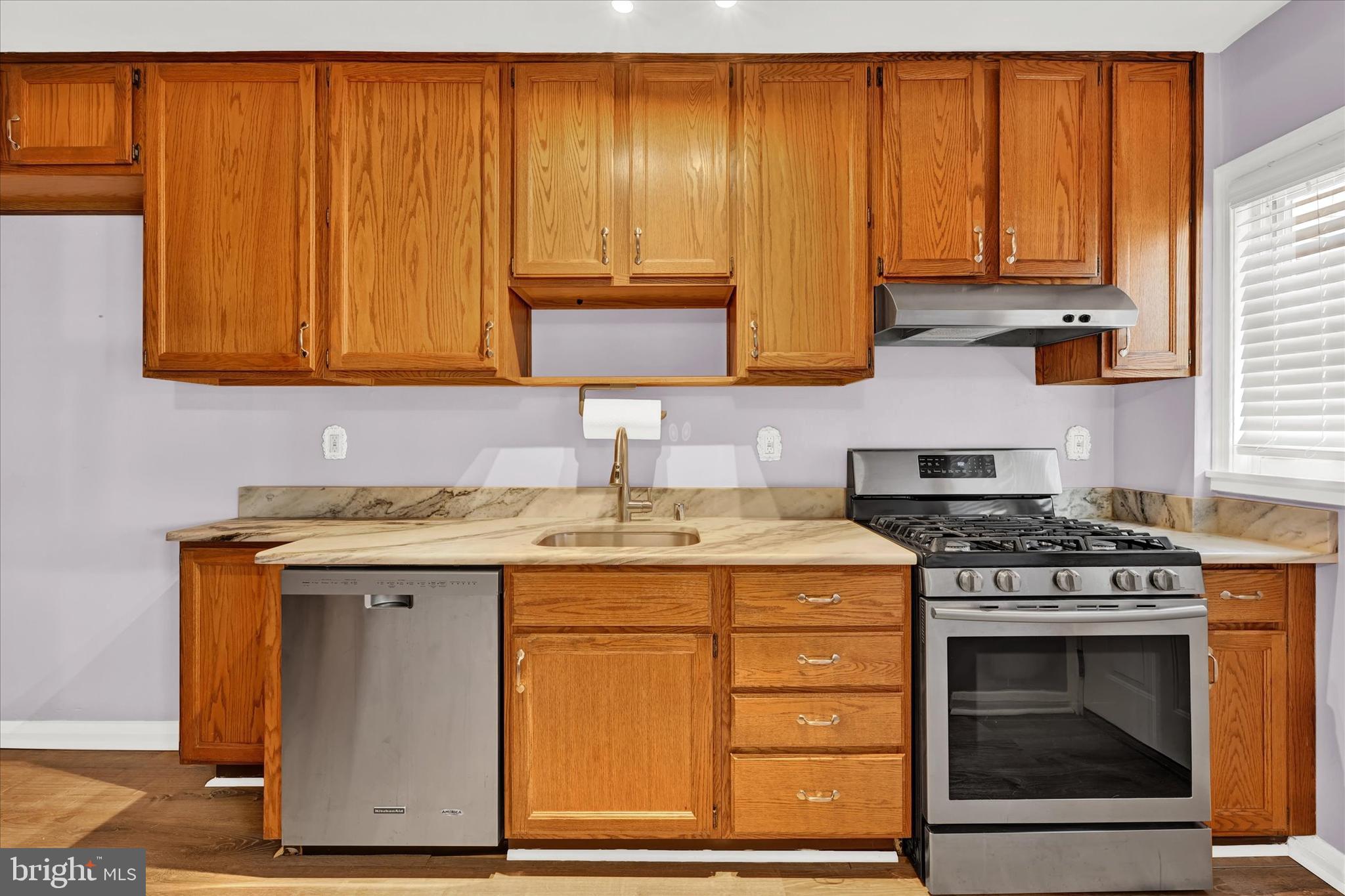 8356 Edgedale