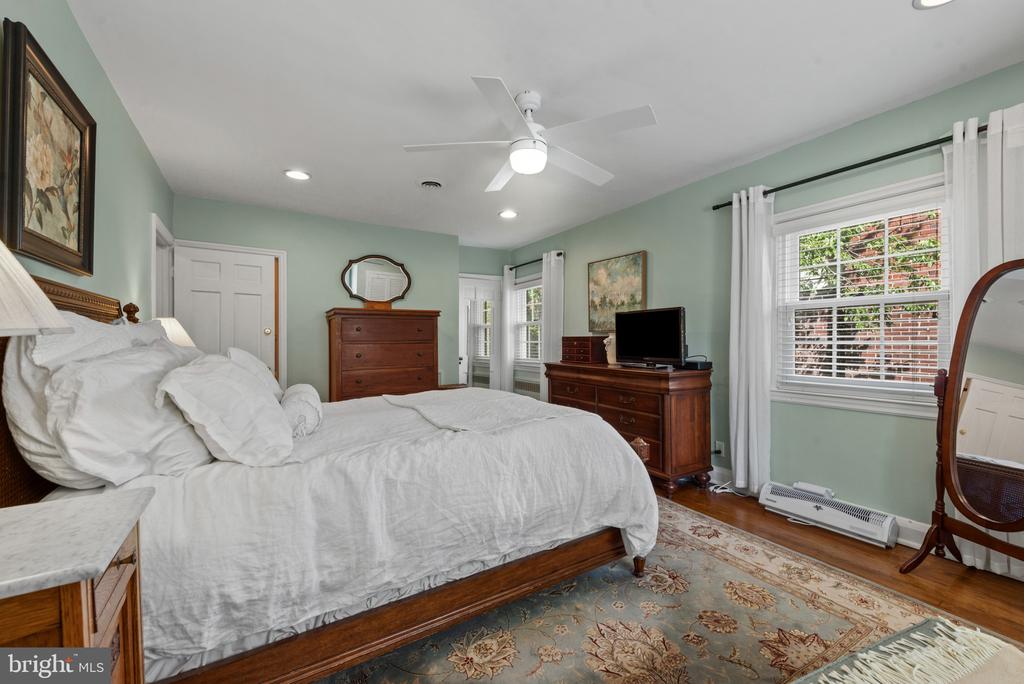 902 GREENLEIGH ROAD
