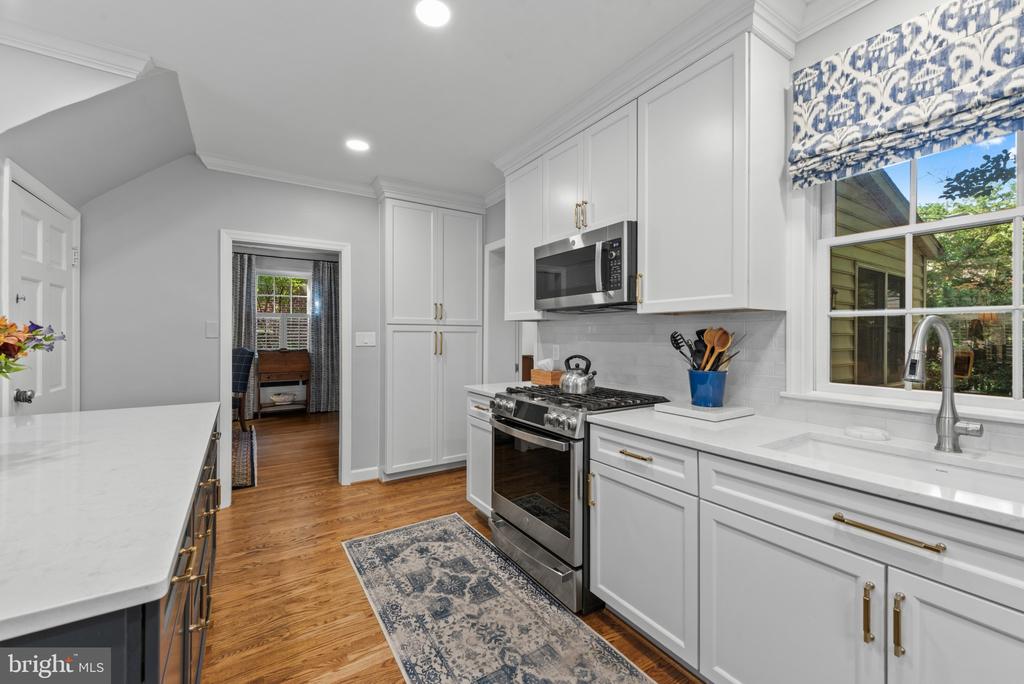 902 GREENLEIGH ROAD