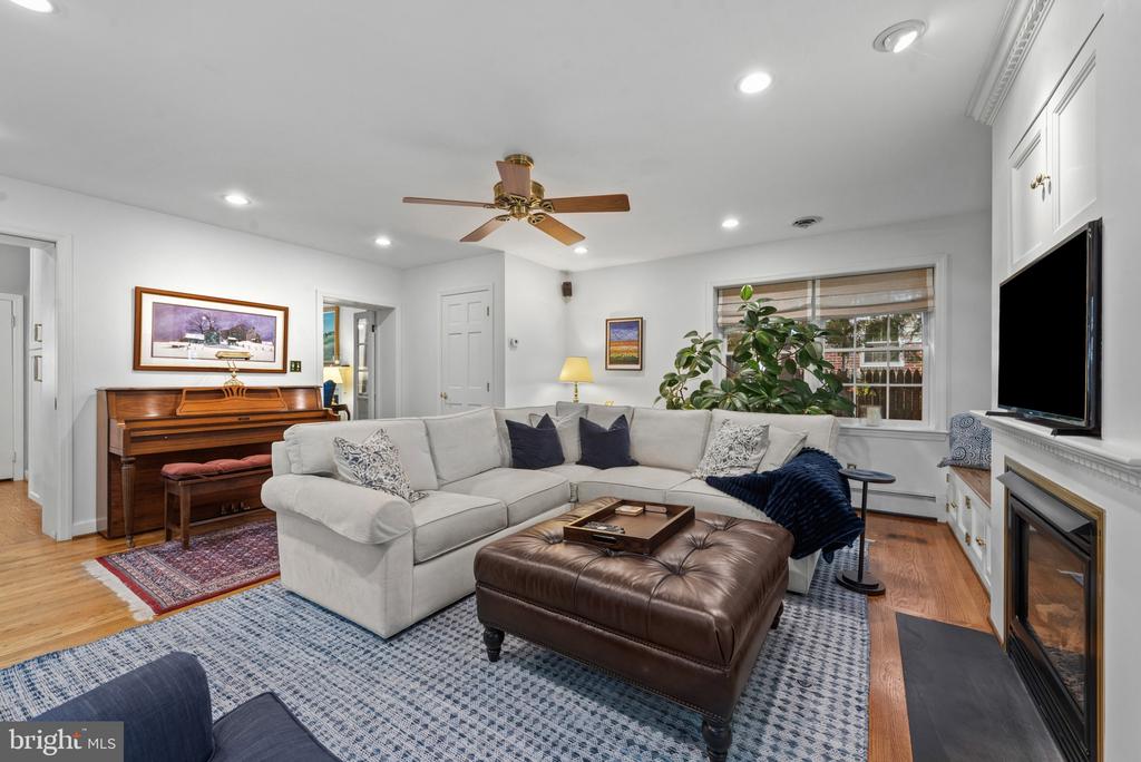 902 GREENLEIGH ROAD
