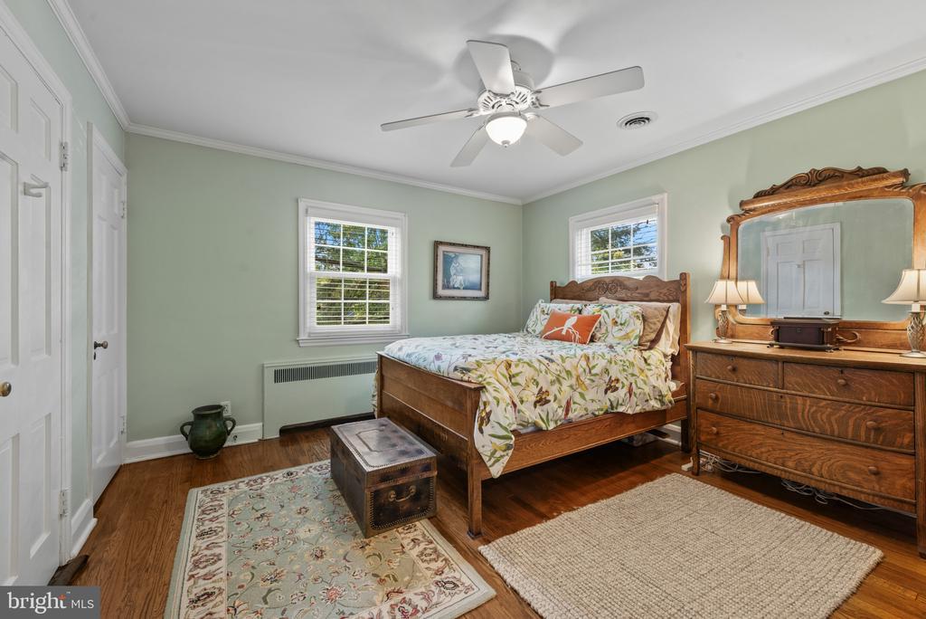 902 GREENLEIGH ROAD