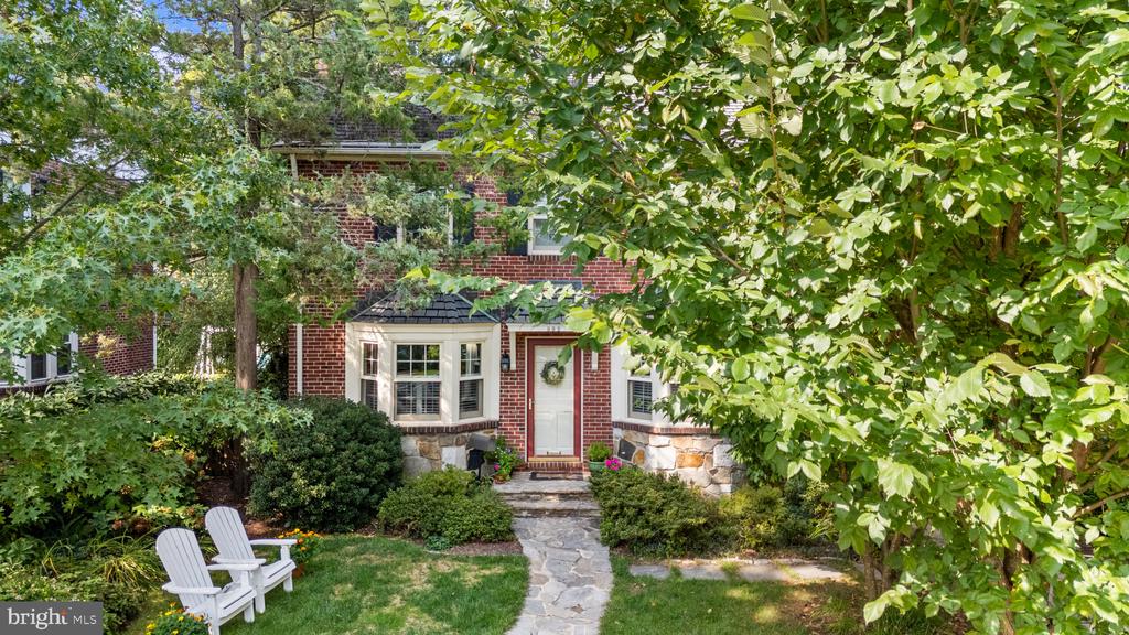 902 GREENLEIGH ROAD