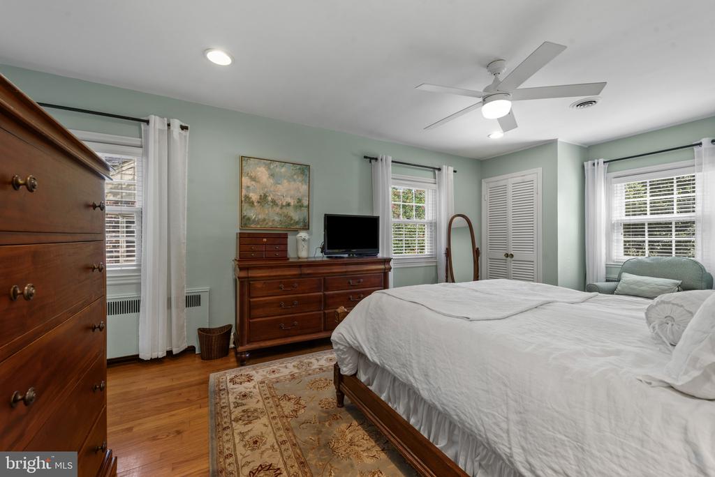 902 GREENLEIGH ROAD