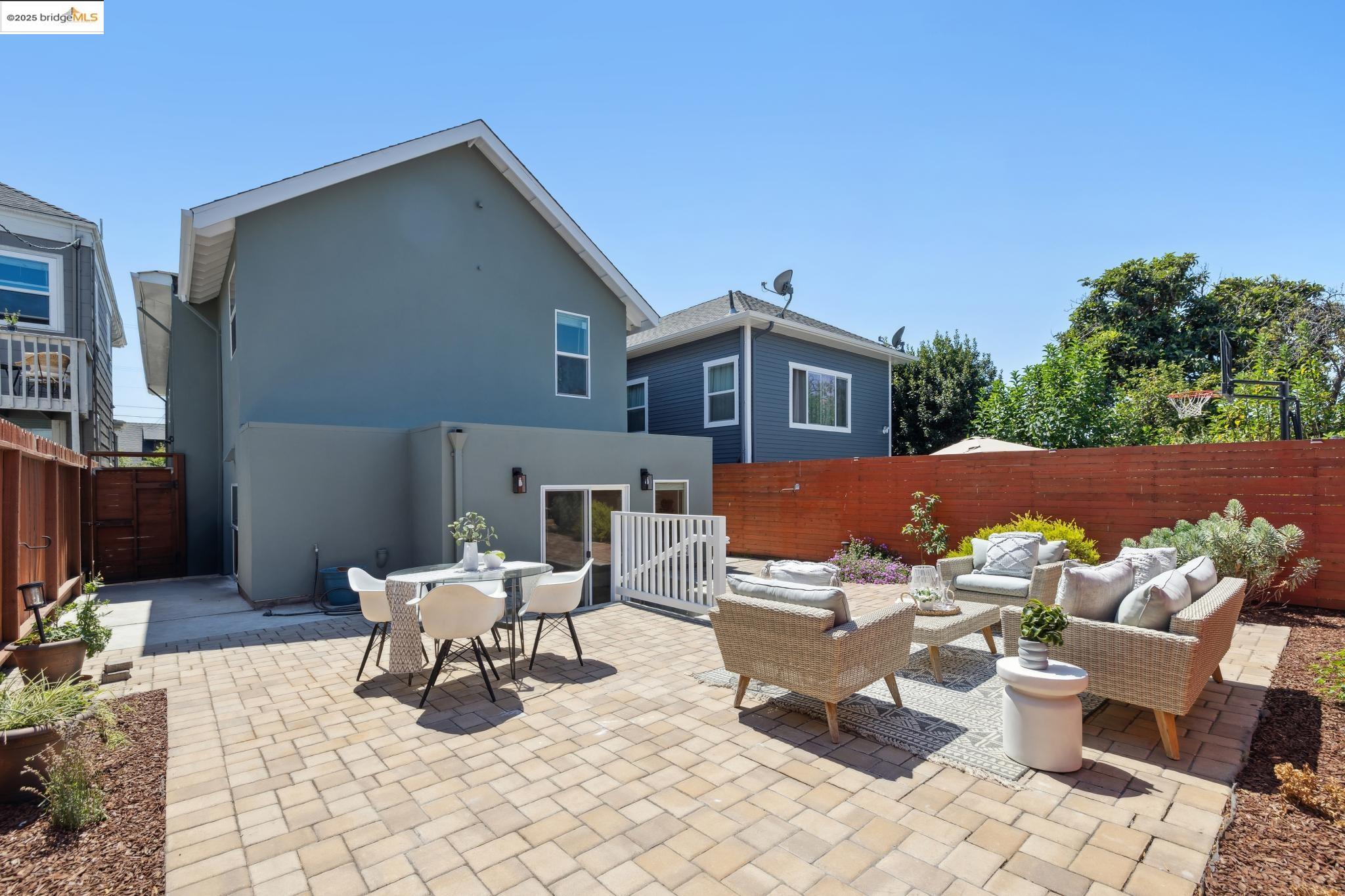 864 Arlington Ave