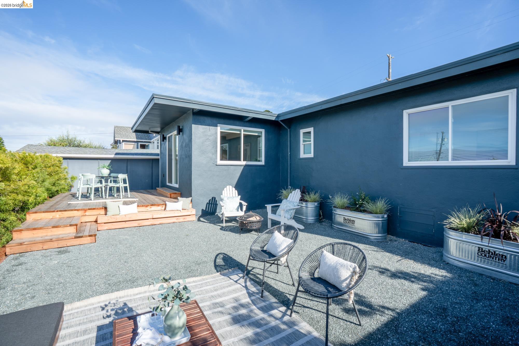 1343 Navellier St