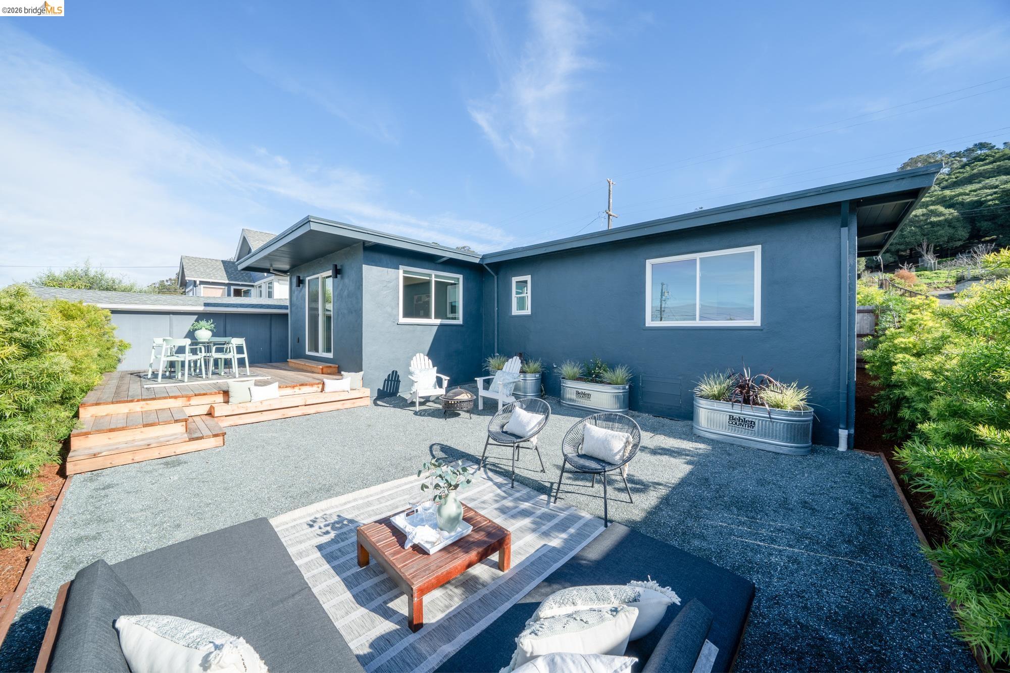 1343 Navellier St