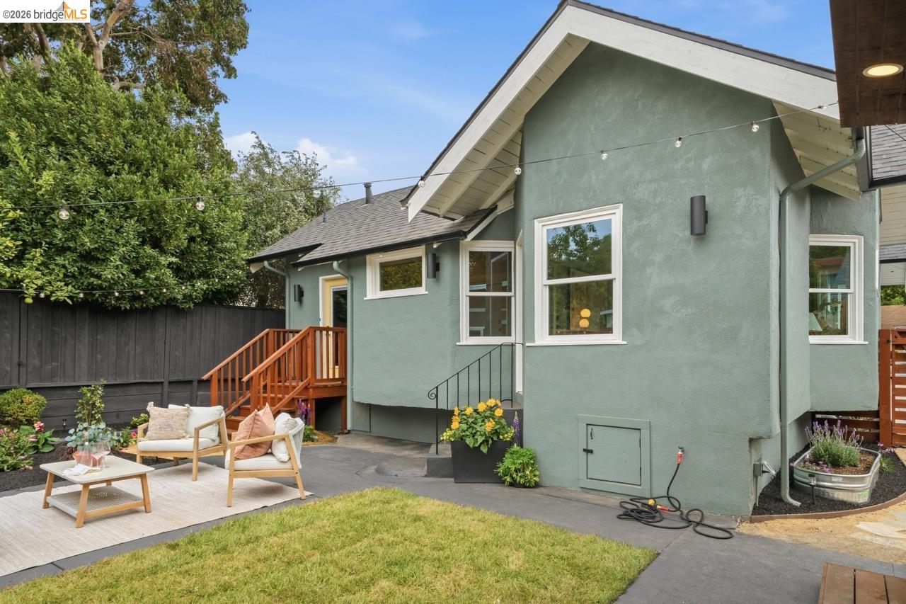 1009 Addison