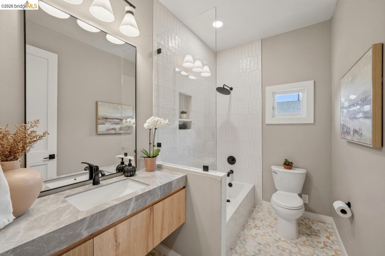 1009 Addison