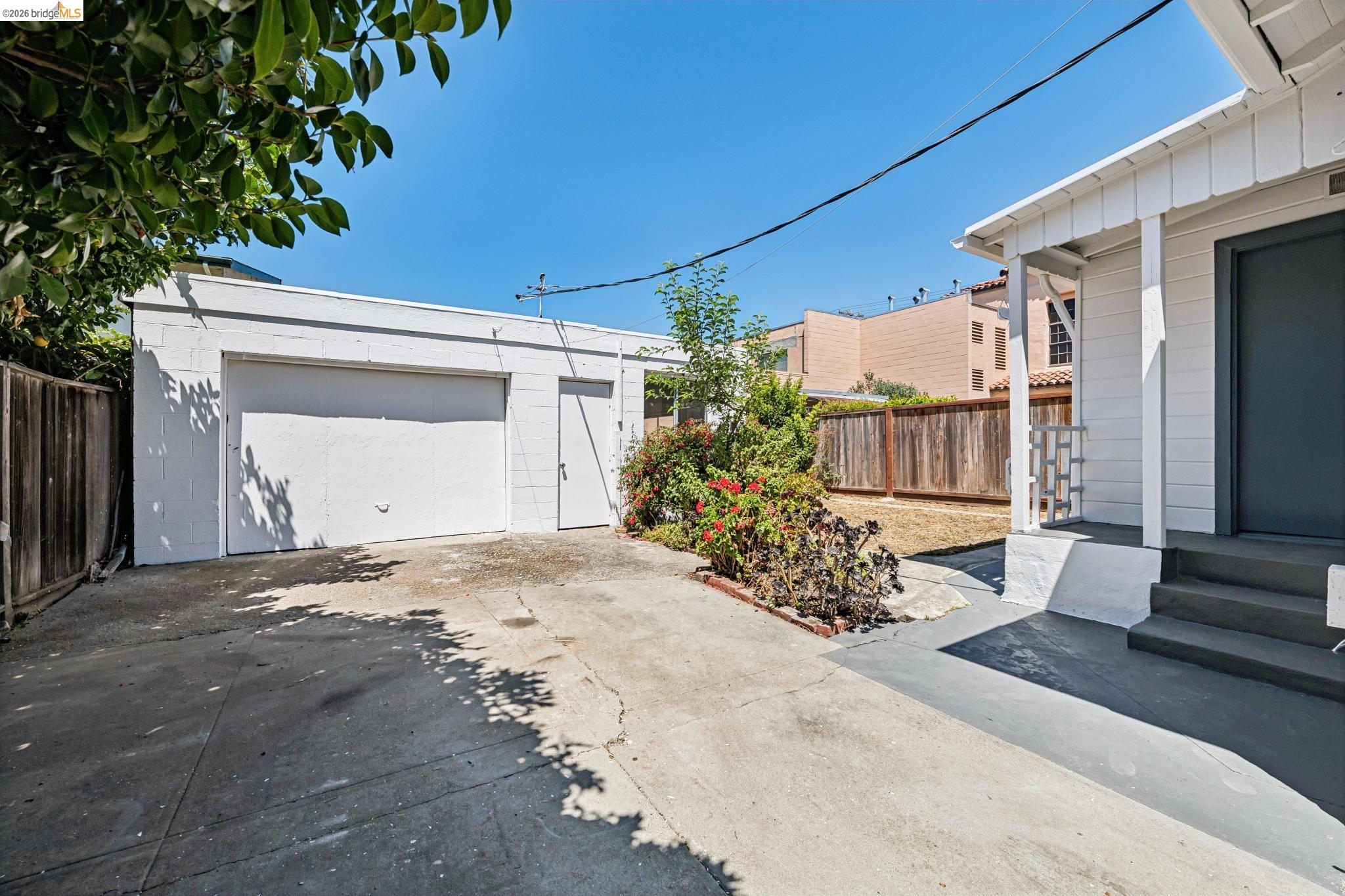 1129 Marin Ave