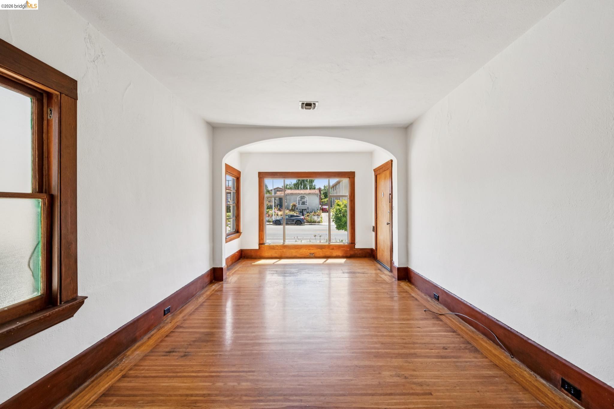 1129 Marin Ave