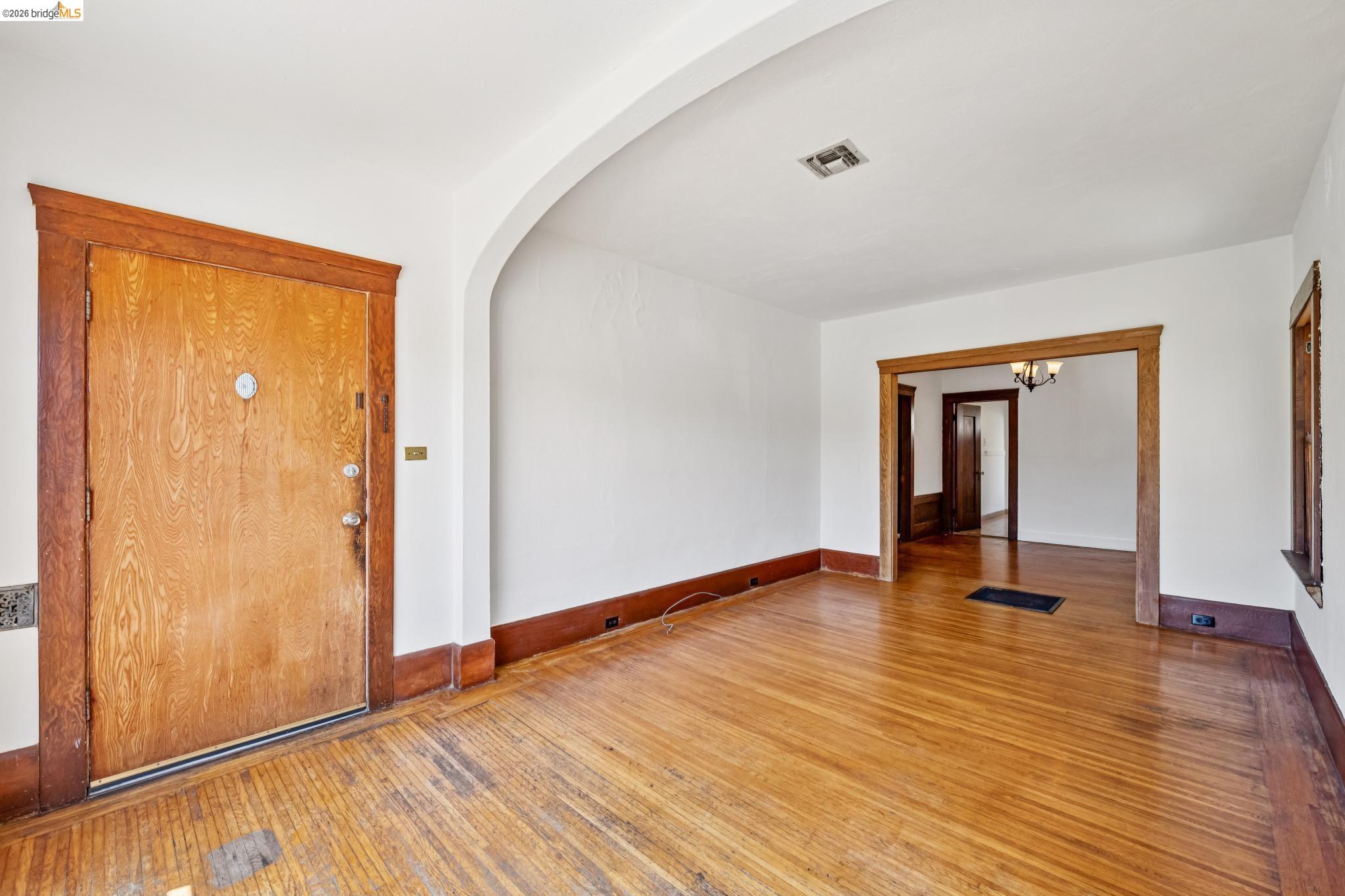 1129 Marin Ave