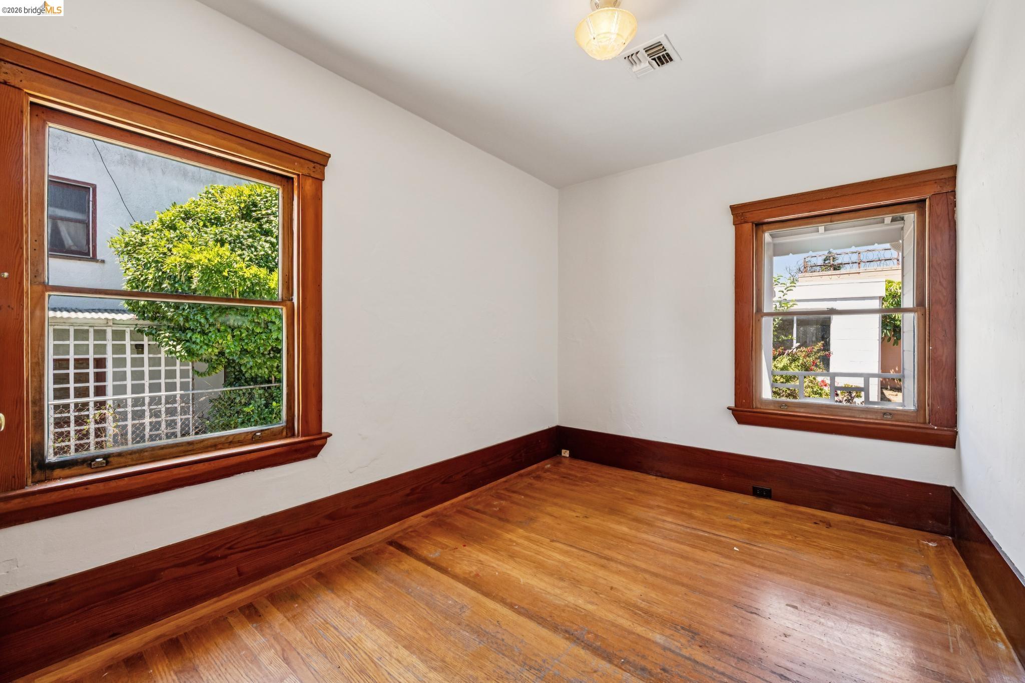 1129 Marin Ave