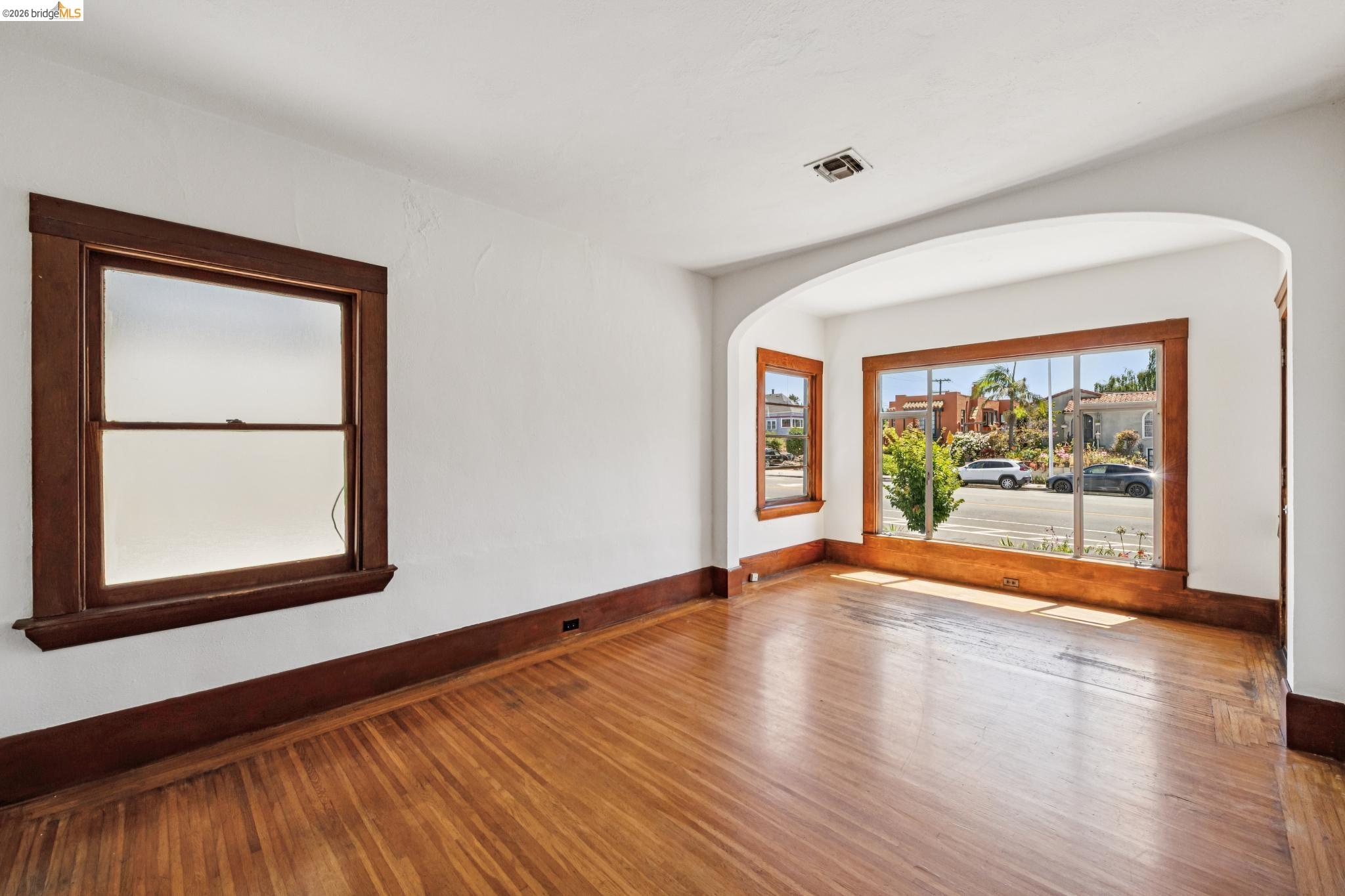 1129 Marin Ave