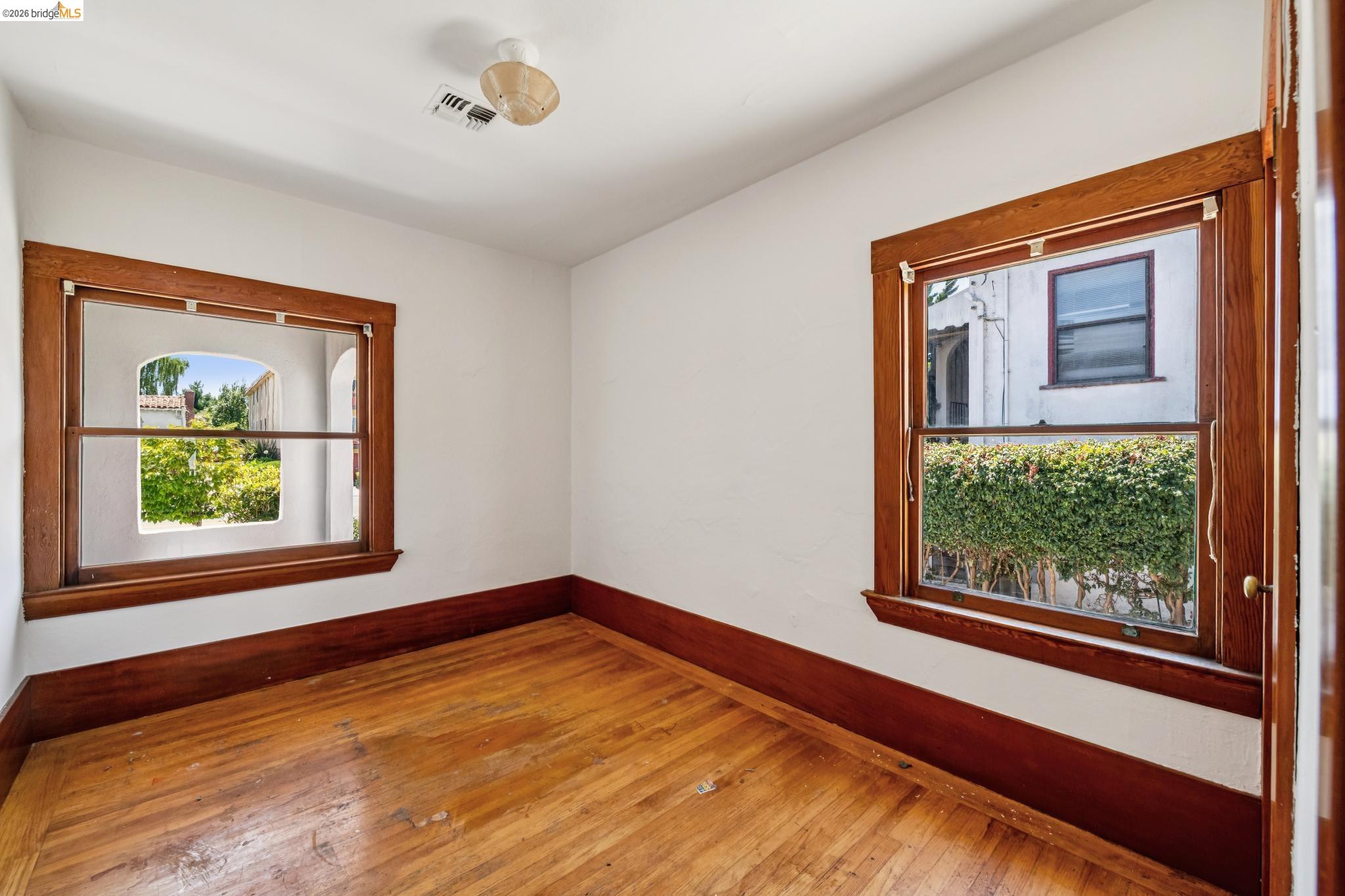 1129 Marin Ave