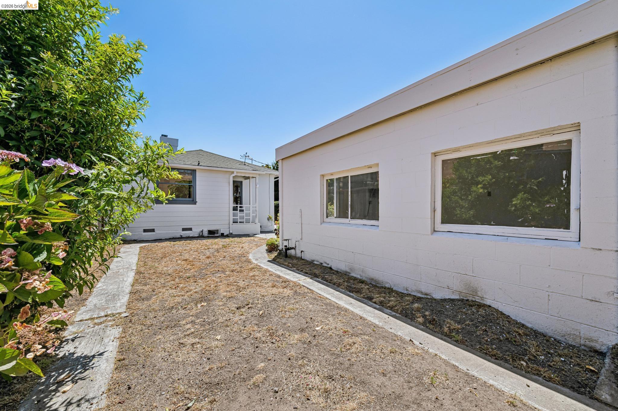 1129 Marin Ave