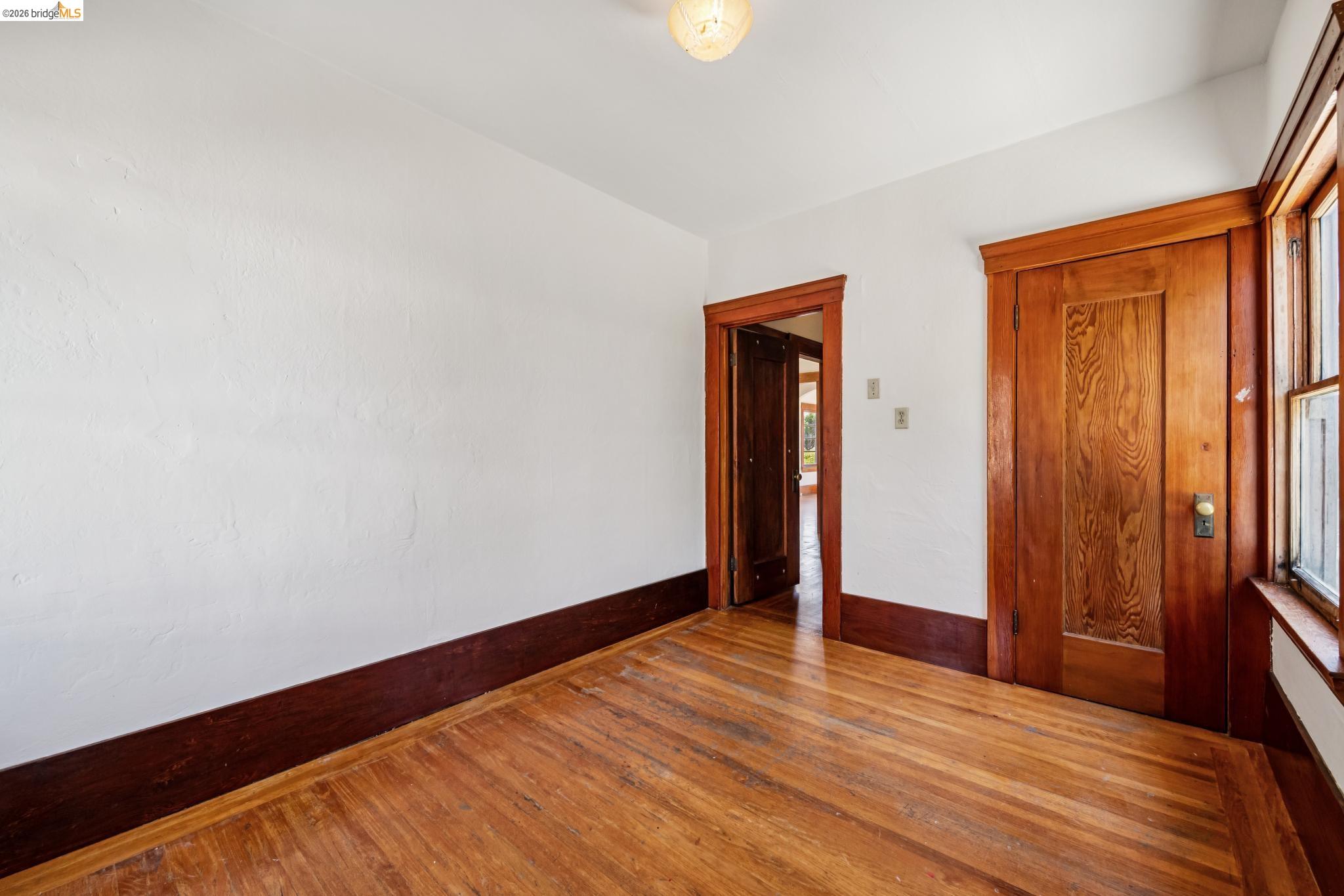 1129 Marin Ave