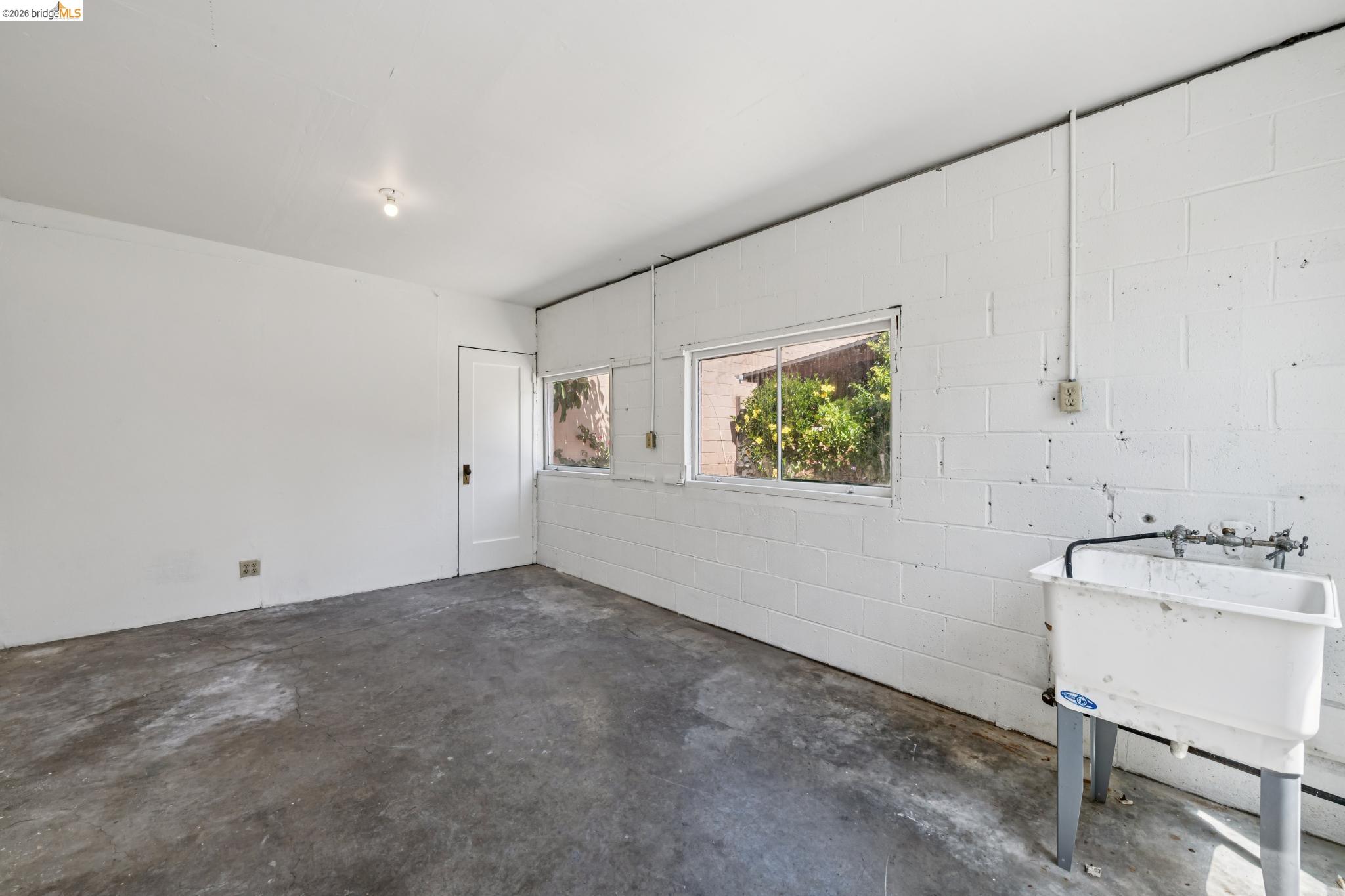 1129 Marin Ave