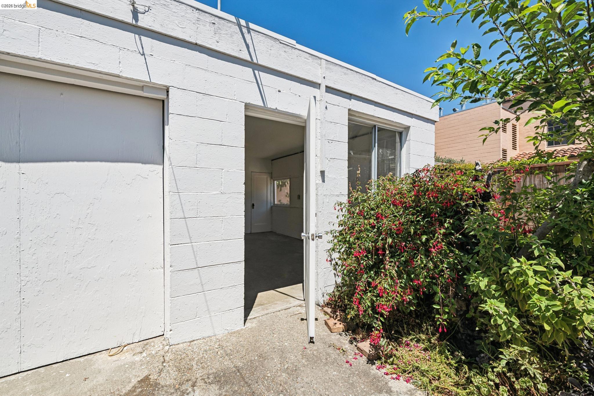 1129 Marin Ave