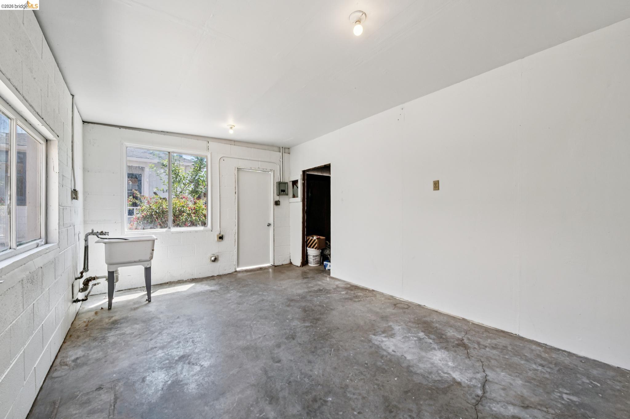 1129 Marin Ave