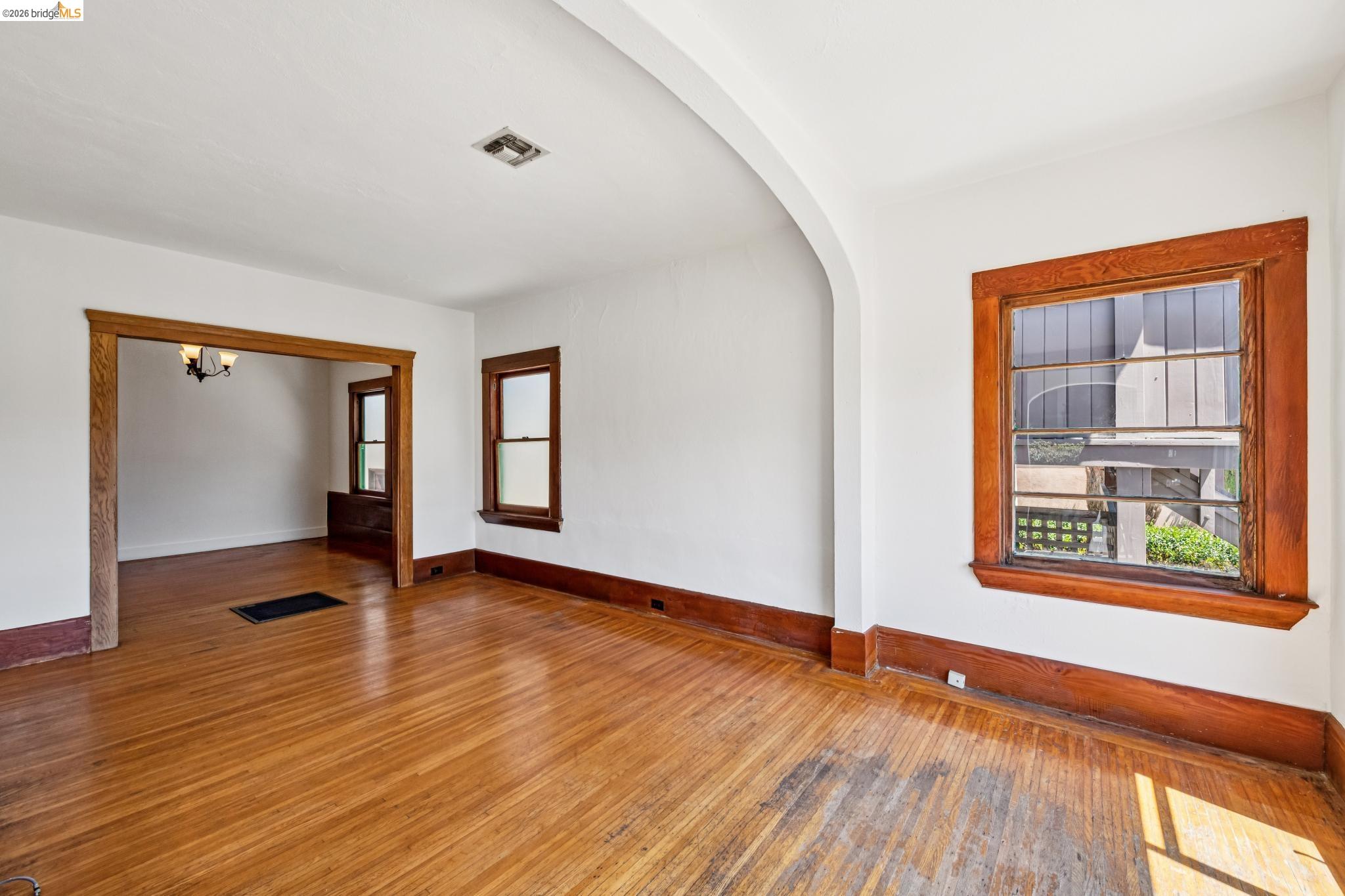 1129 Marin Ave