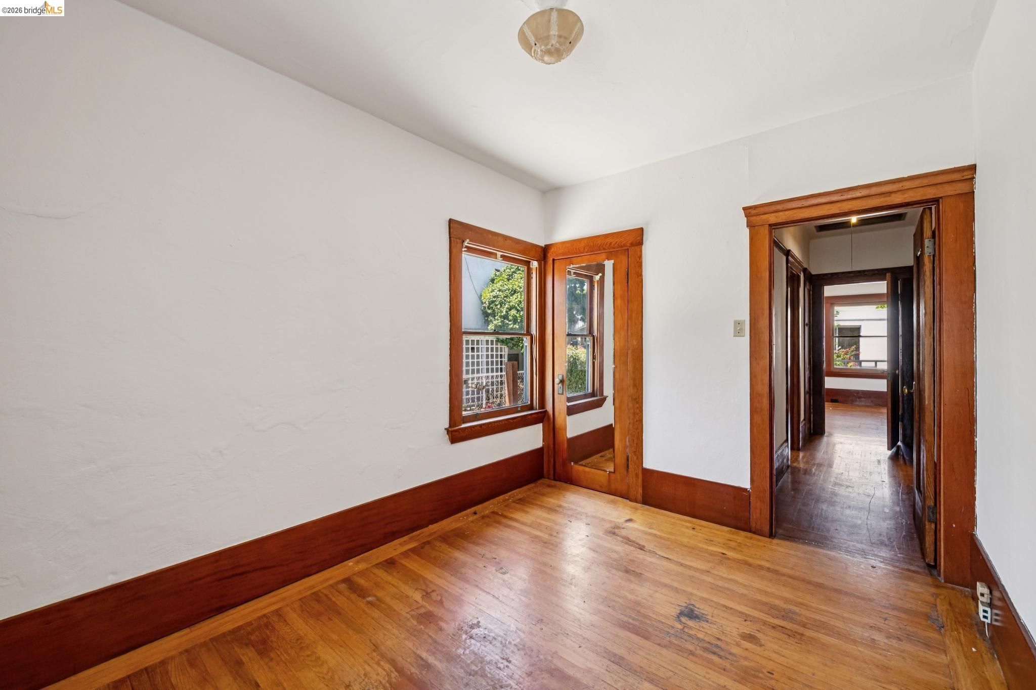 1129 Marin Ave