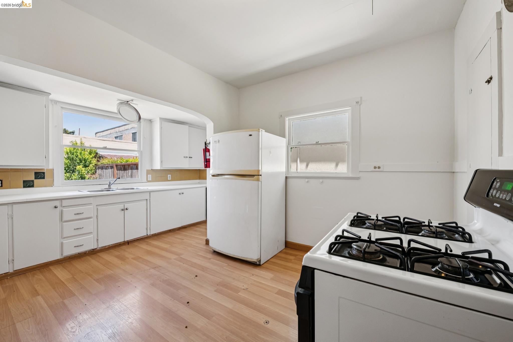 1129 Marin Ave