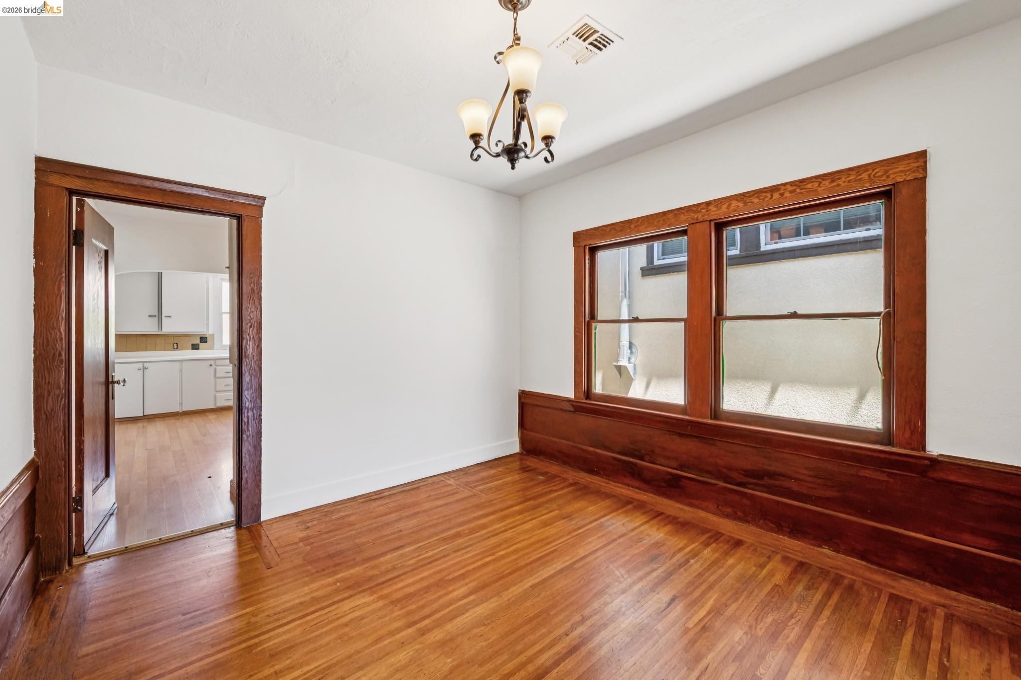 1129 Marin Ave