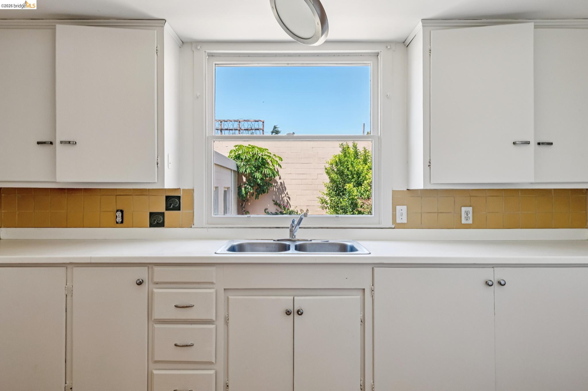 1129 Marin Ave
