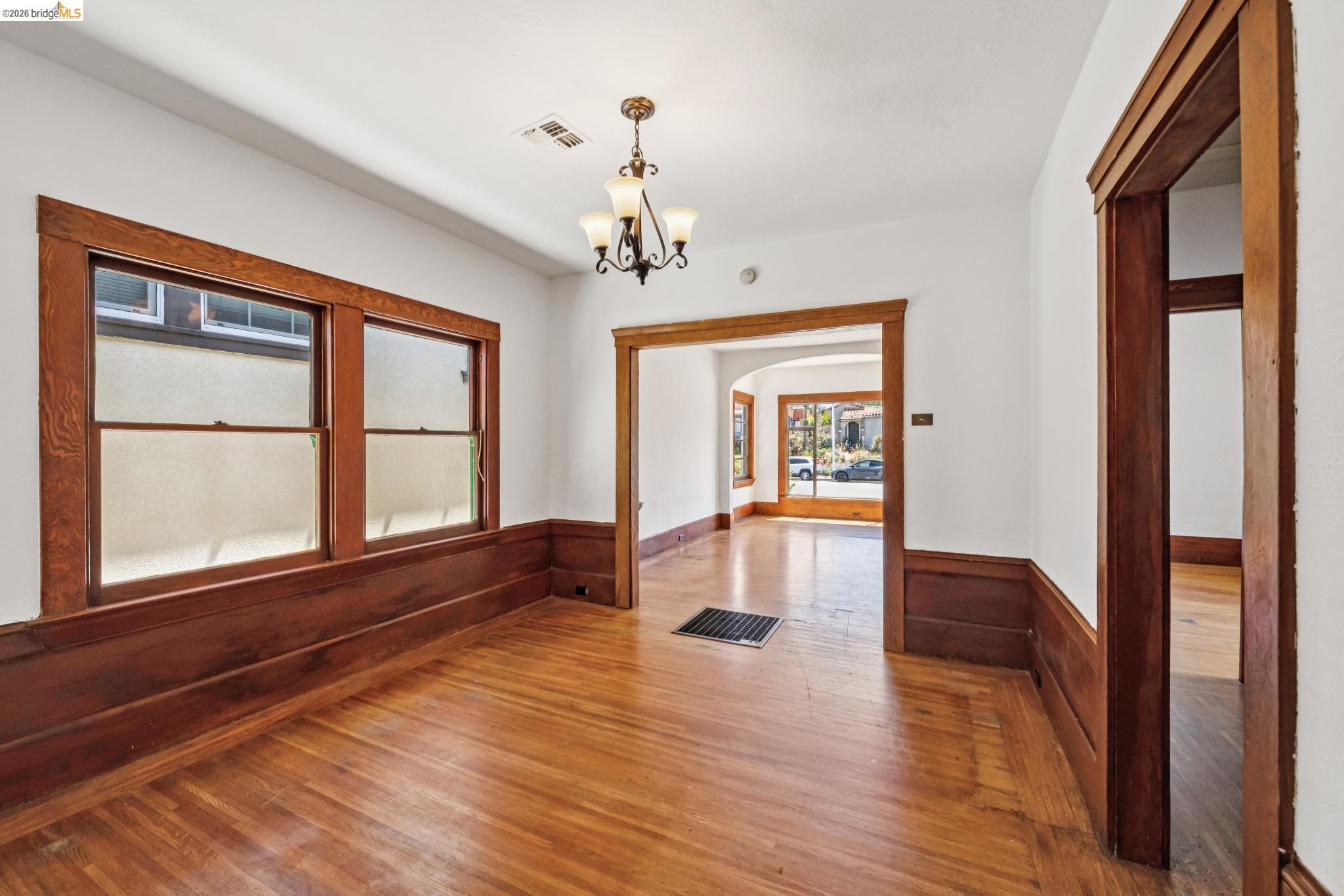 1129 Marin Ave