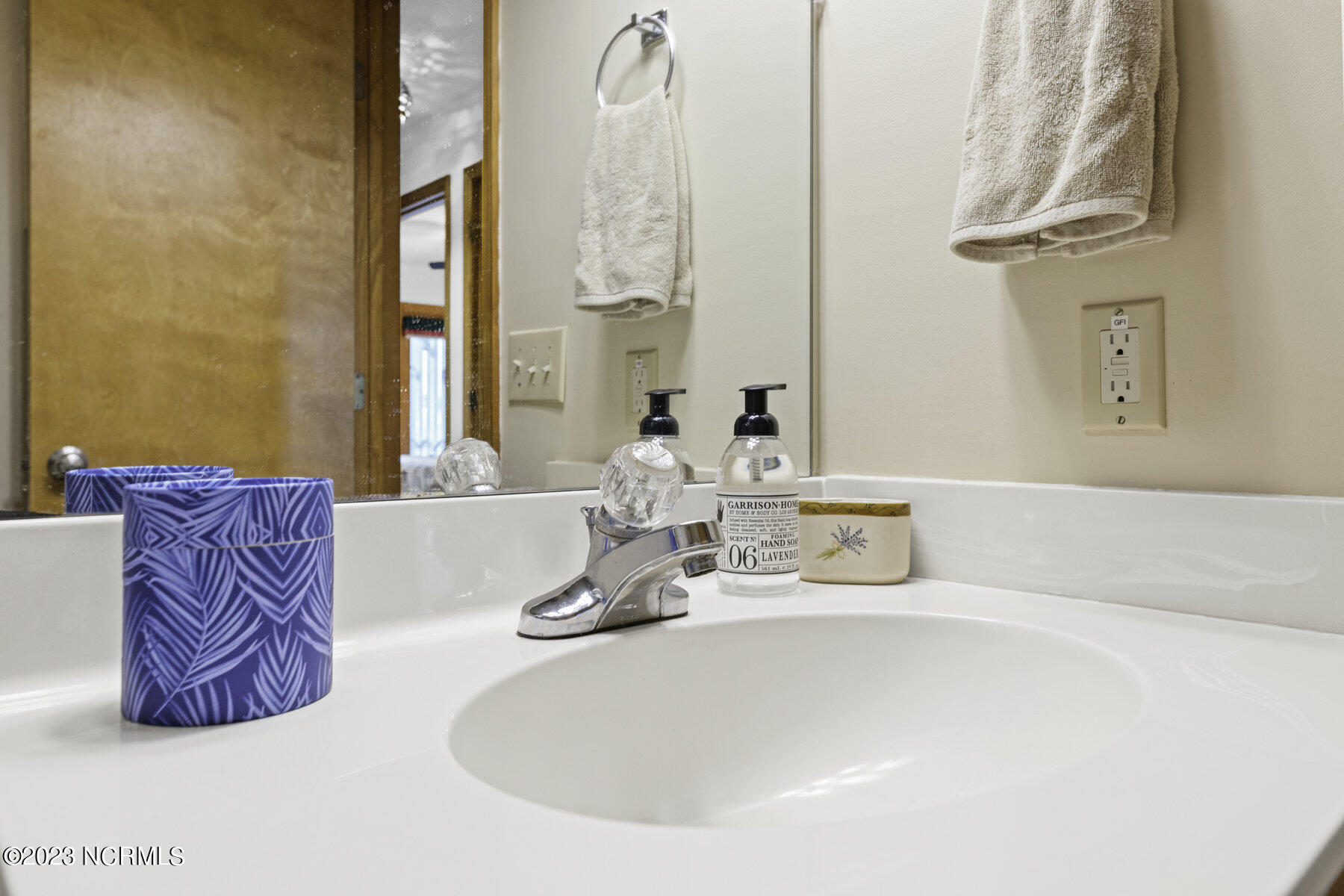 2702 W Pelican Drive