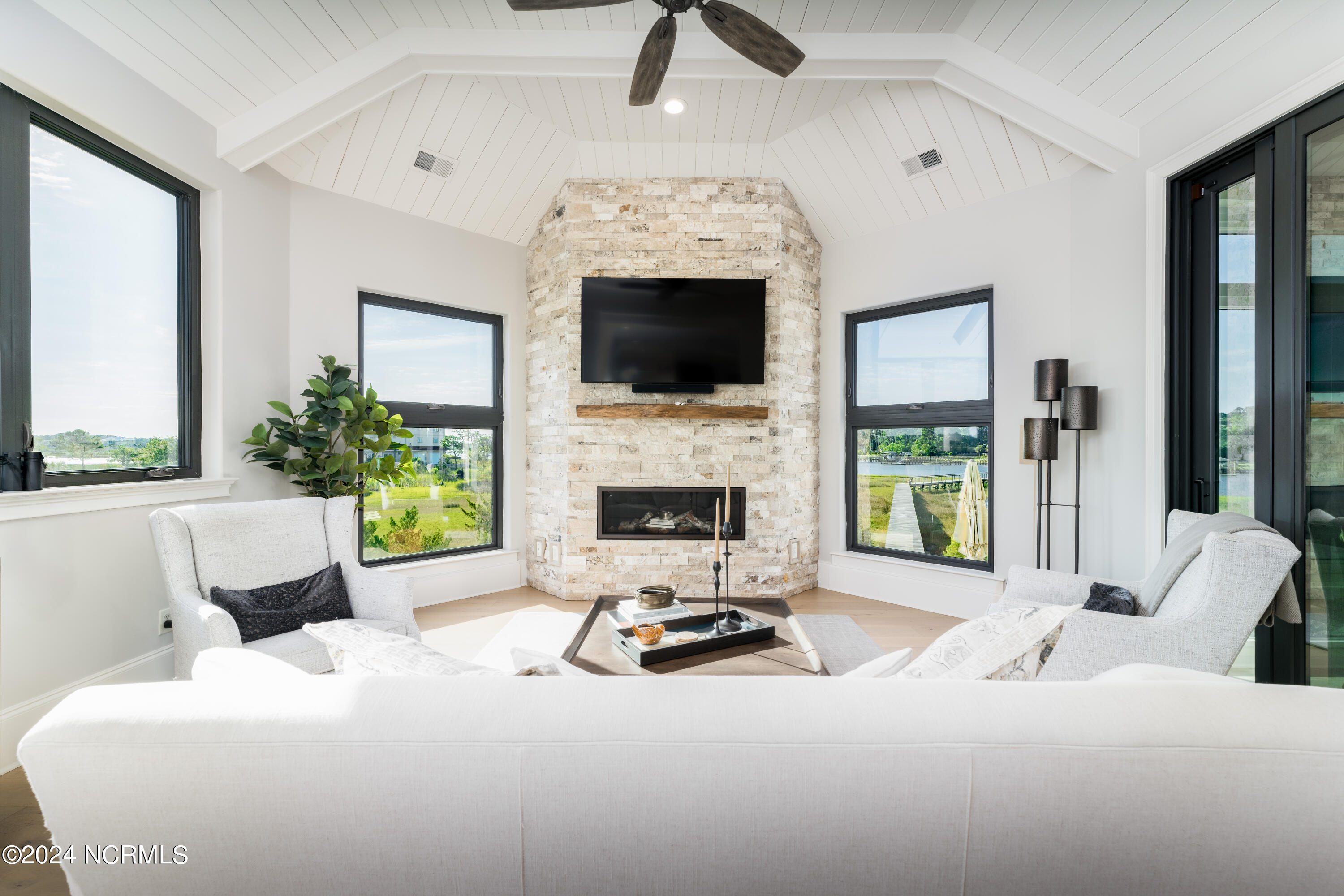 2544 Mariners Way SE