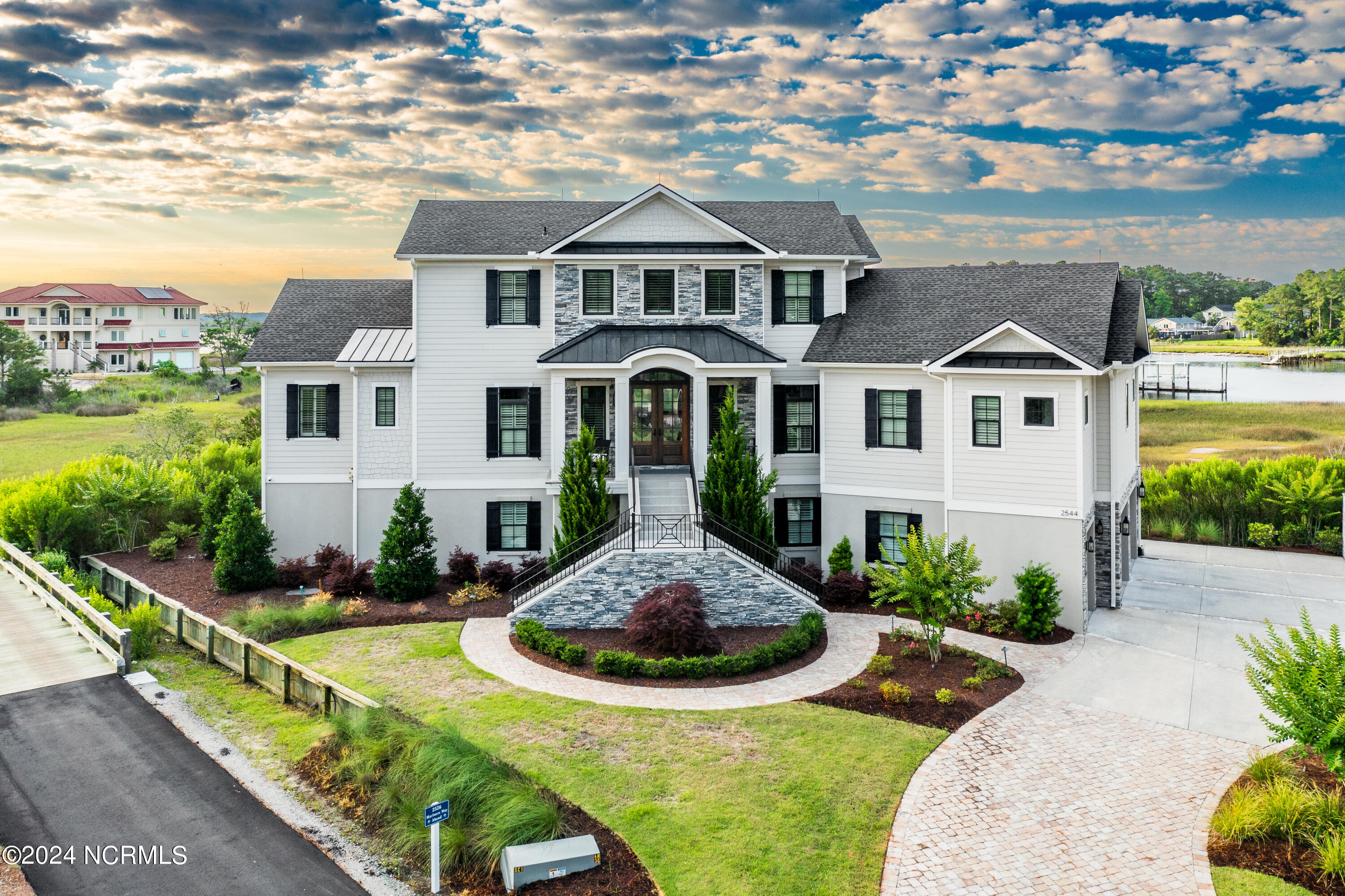 2544 Mariners Way SE