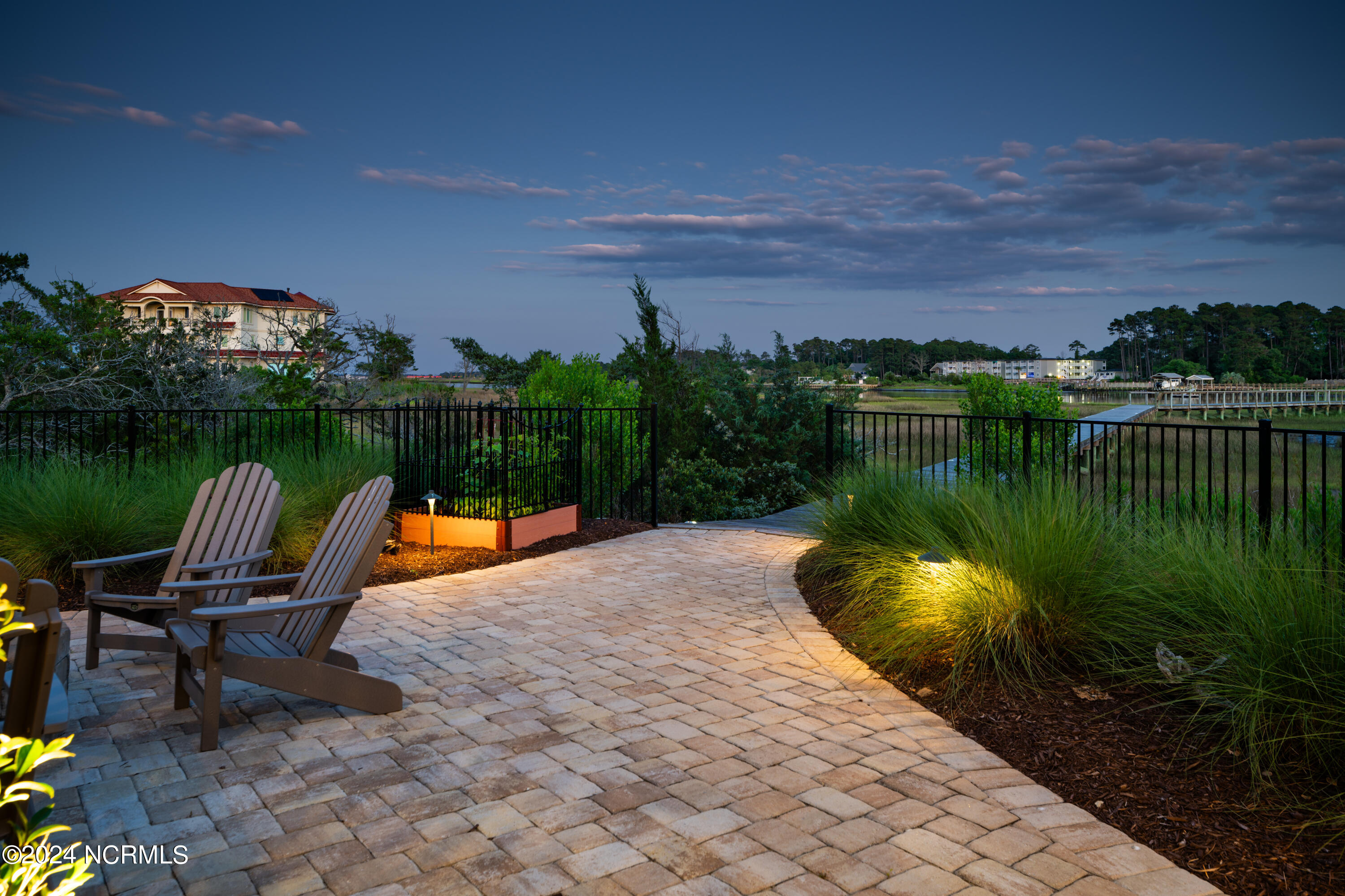 2544 Mariners Way SE