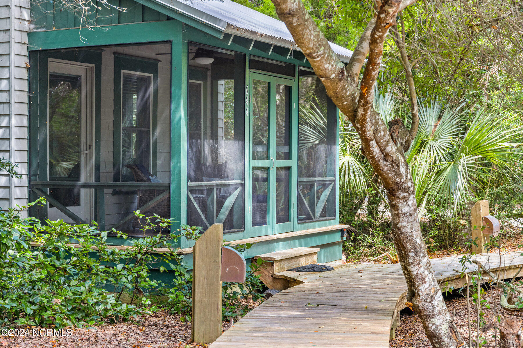 644 Chicamacomico Way, 1