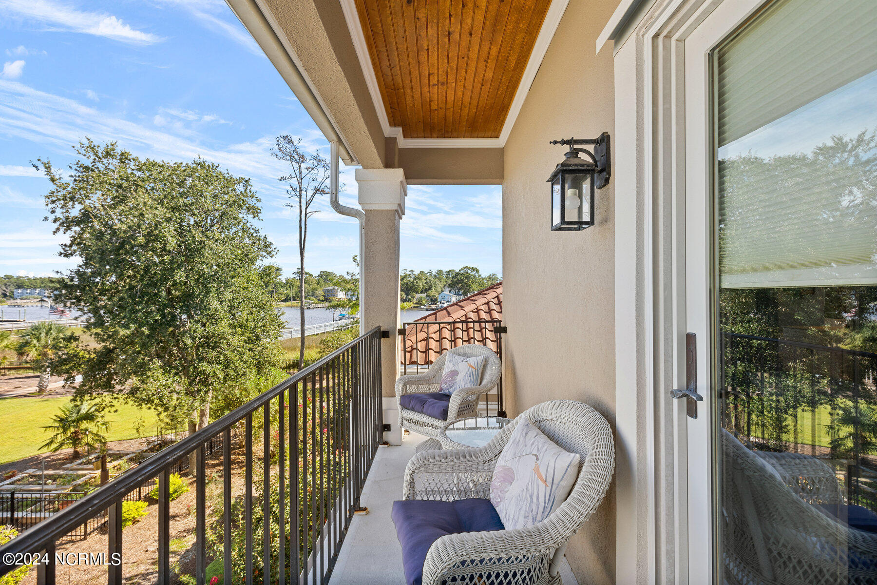 2566 Mariners Way SE